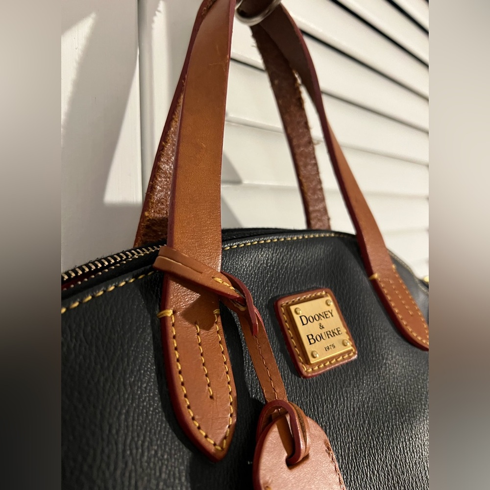 Dooney & Bourke Pebble Grain Large Zip Dome Satchel Black British Tan - Picture 2 of 16